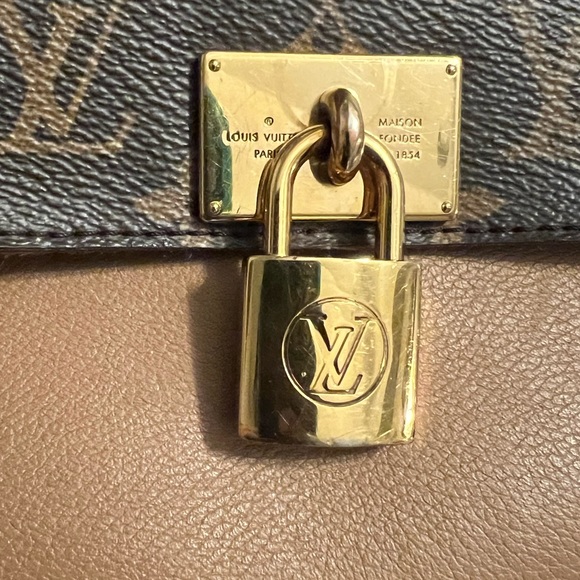Louis Vuitton Marignan Gently used - Picture 8 of 15